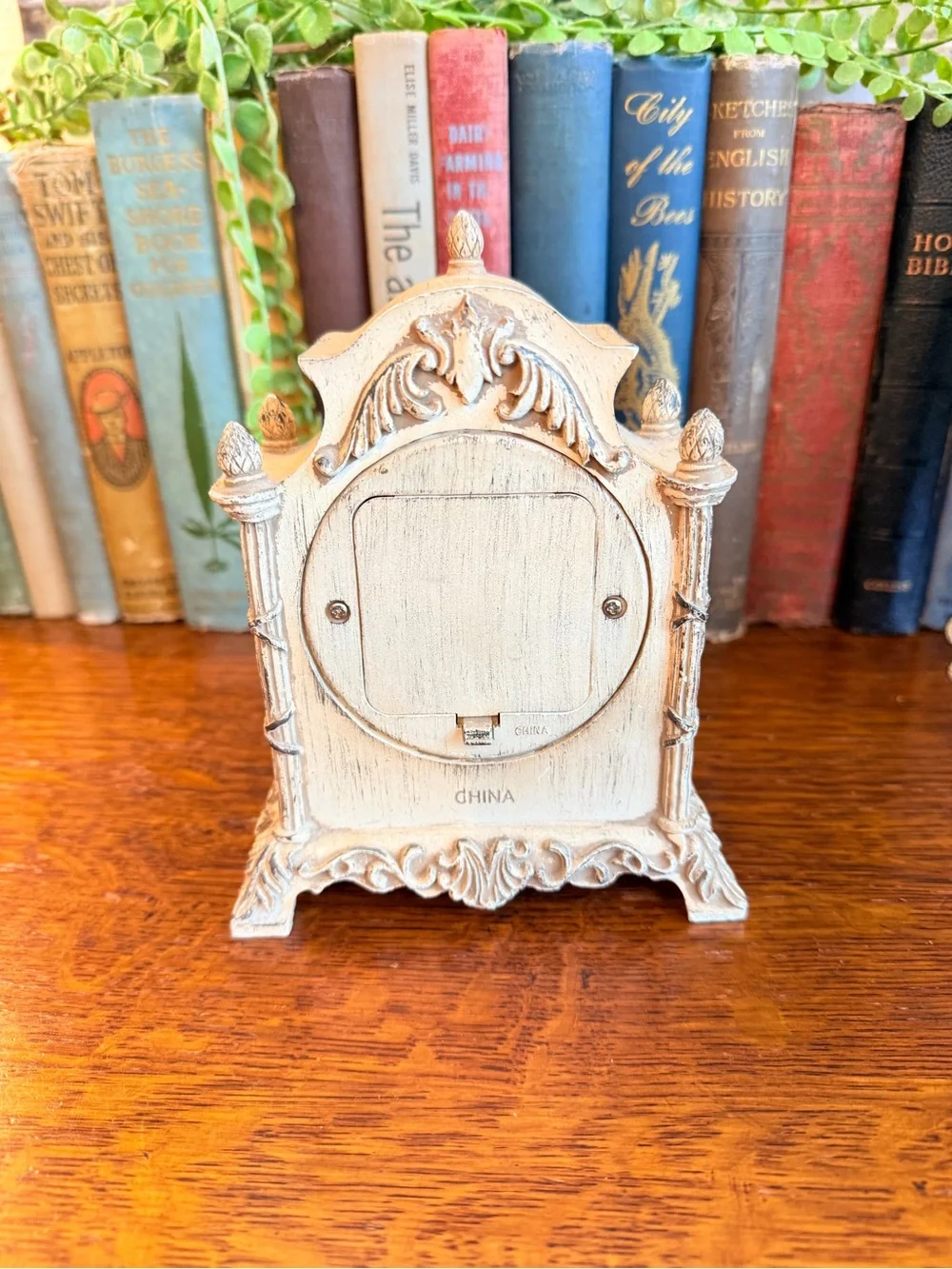 Vintage Ornate Cream Decorative Mantel Clock Works